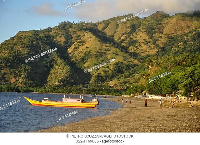 Dili (East Timor): sunset at the beach near Areia Branca
