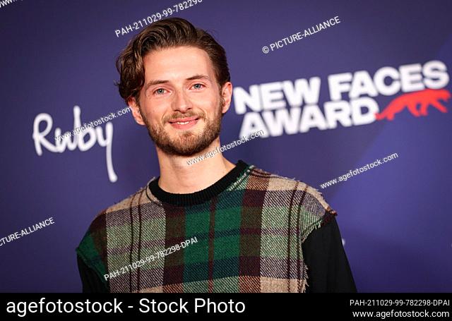 28 October 2021, Hamburg: Tobias Joch (actor) arrives on the Red Carpet for the Bunte New Faces Award Music 2021 at Ruby Lotti Hotel & Bar