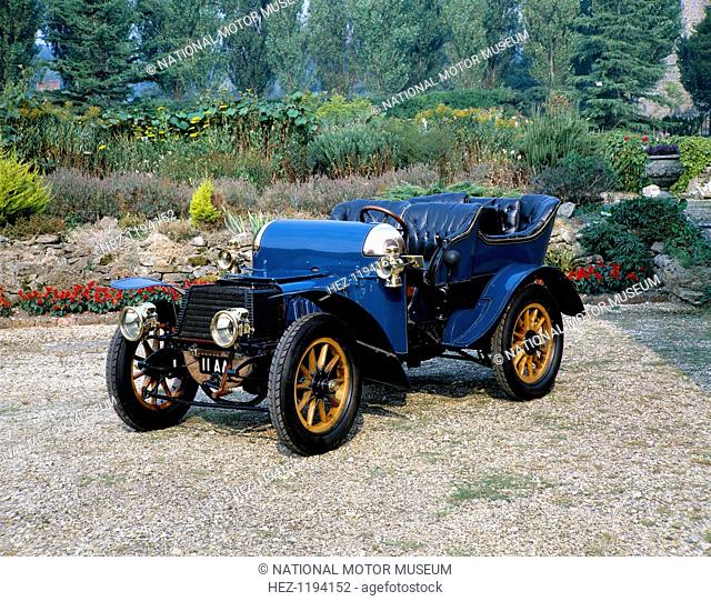 1903 Daimler. This is a typical big Daimler of the early years of the 20th century. It has a tubular radiator, but vestiges of the 1904 Daimler flutes can...