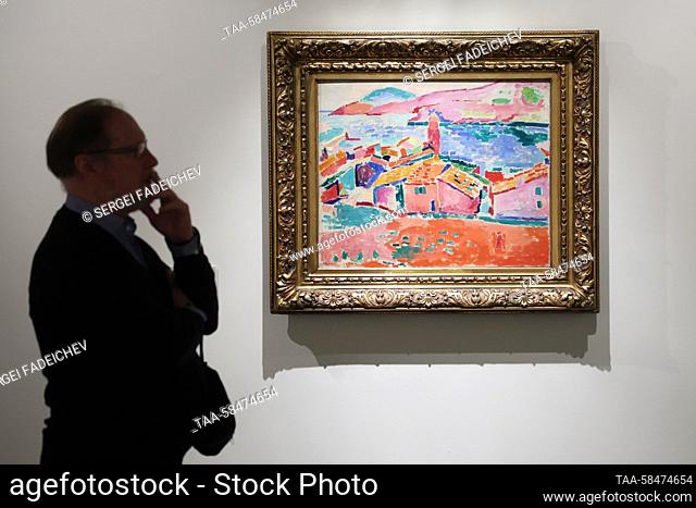 RUSSIA, MOSCOW - APRIL 17, 2023: A visitor looks at a painting ""Les toits de Collioure"" (1891) by Henri Matisse at an exhibition titled 'After Impressionism'...