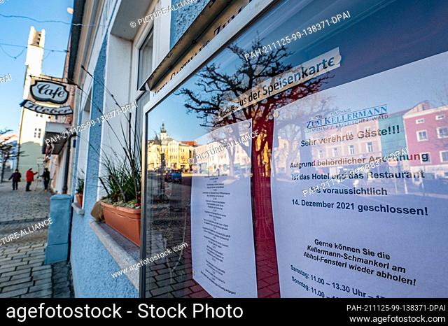 25 November 2021, Bavaria, Grafenau: ""Due to official orders, the hotel and restaurant is closed until tentatively December 14