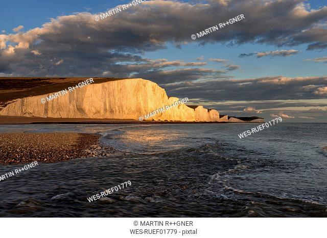 UK, Sussex, Seaford, Cuckmere Haven, Seven Sisters Chalk Cliffs