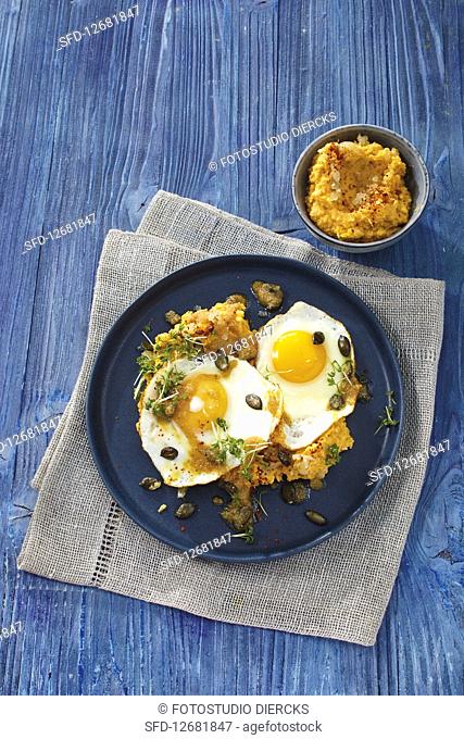 Fried eggs with mashed sweet potatoes