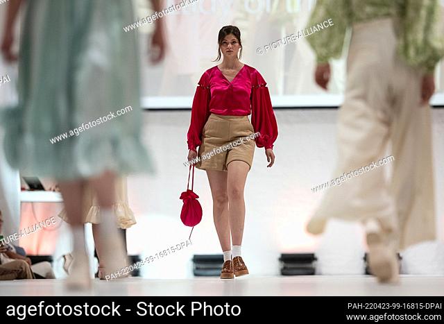 23 April 2022, Lower Saxony, Hanover: Students and graduates of the Fahmoda Academy present their collections at the Hanover Fashion Show in the Orangery at...