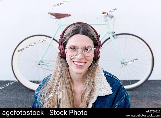 bicycle, style, cycling women, listening music