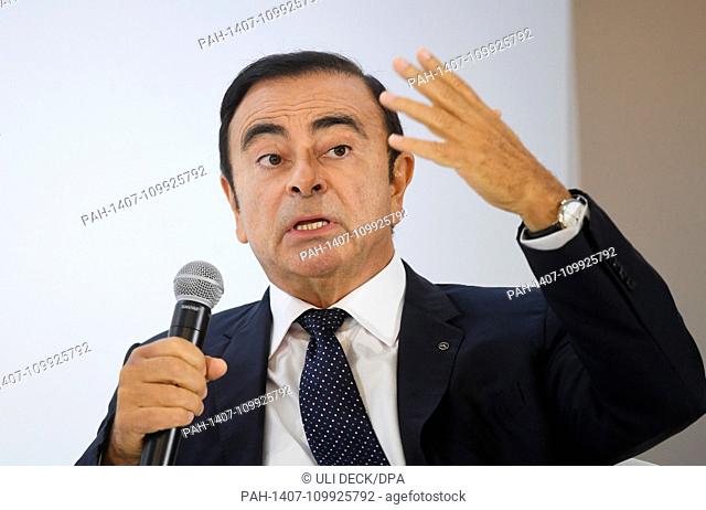 03 October 2018, France, Paris: Carlos Ghosn, CEO of Renault-Nissan-Mitsubishi, answers questions about the Alliance of Daimler and Renault-Nissan-Mitsubishi at...