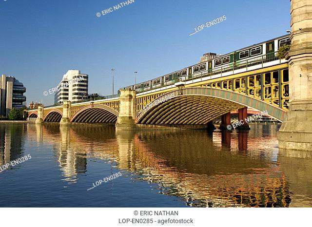 England, London, London, Early morning view of Blackfriars rail bridge spanning the River Thames