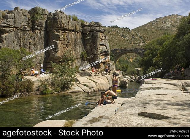 People swimming at Poza de las Paredes, Garganta of Barbellido River, Gredos Range, Navacepeda de Tormes, Avila, Castilla y Leon Region, Spain