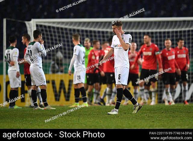 19 January 2022, Lower Saxony, Hanover: Soccer: DFB Cup, Hannover 96 - Borussia Mönchengladbach, Round of 16 at the HDI Arena