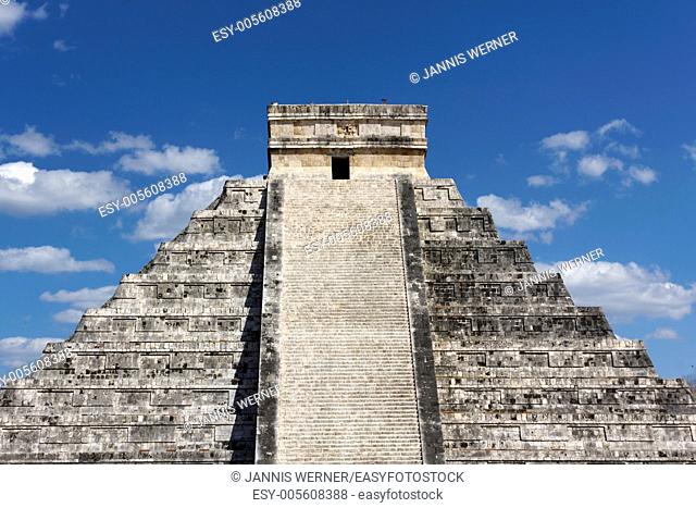 Mayan temple Pyramid called El Castillo at Chichen Itza, Yucatan, Mexico