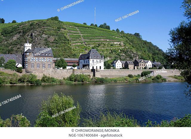 View across the Moselle River towards Gondorf with the Vorburg Castle, Kobern Gondorf, Moselle, district Mayen Koblenz, Rhineland Palatinate, Germany, Europe