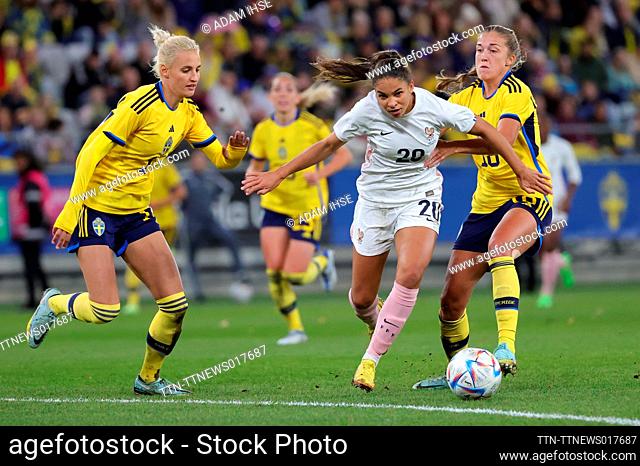 France's Delphine Cascarino battles for the ball against Sweden's Nathalie Bjorn (L) and Filippa Angeldahl (R) during the Women's International Friendly between...