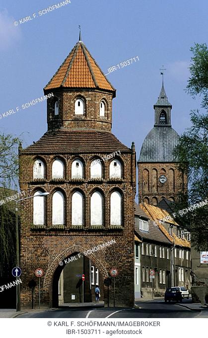 Historic City Gate, Ribnitz-Damgarten, Fischland-Darss-Zingst, Mecklenburg-Western Pomerania, Germany, Europe