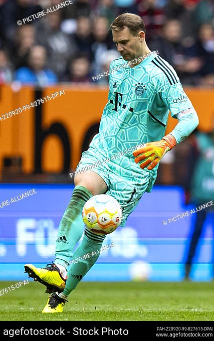 17 September 2022, Bavaria, Augsburg: Soccer: Bundesliga, FC Augsburg - Bayern Munich, Matchday 7, WWK Arena. Munich goalkeeper Manuel Neuer in action