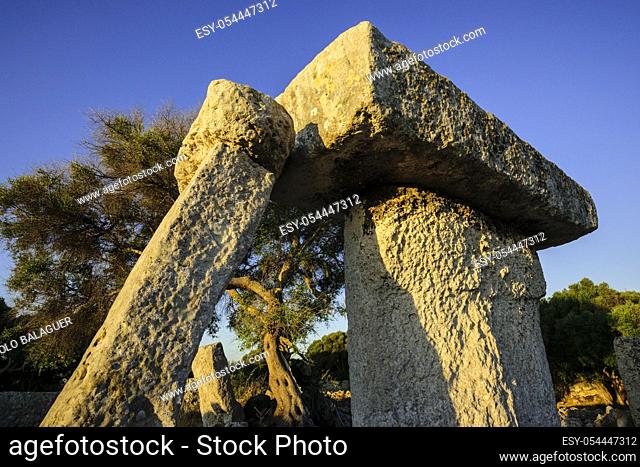 santuario de Taula, poblado prehistòrico de Talatí de Dalt, 1300 a. C, Maó. Menorca, Islas Baleares, España