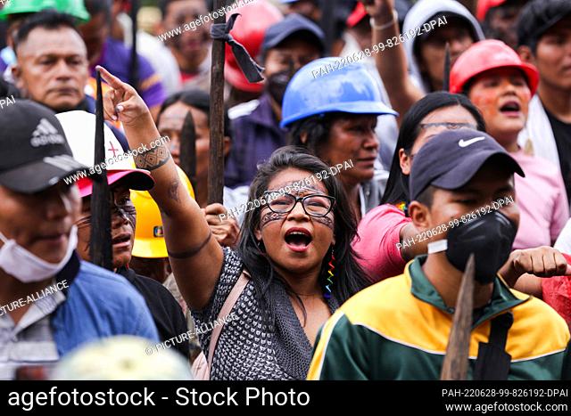 27 June 2022, Ecuador, Quito: Indigenous demonstrators protest in the streets of the capital's center for the 15th day in a row