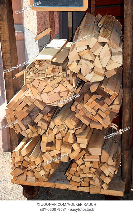 Grillholz, holz, brennholz, feuerholz, holzscheite, scheite, gebündelt, bündel, verkauf, handel
