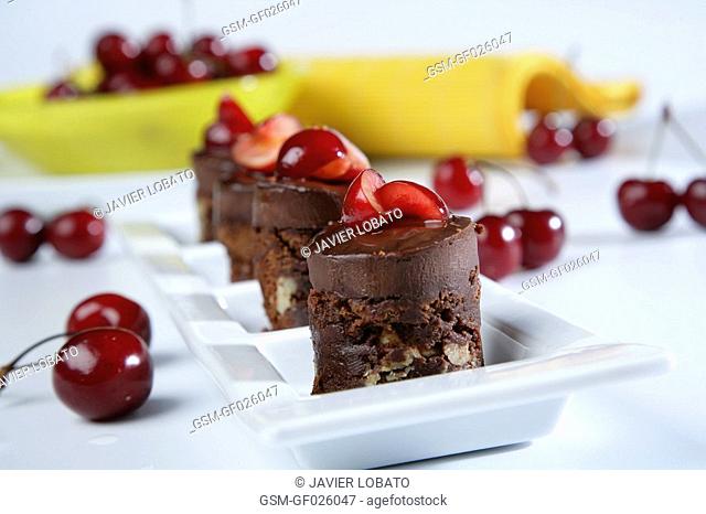 Sponge cake with chocolate and walnuts