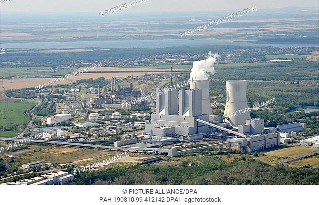 21 July 2019, Saxony, Neukieritzsch: The Lippendorf lignite-fired power plant in Neukieritzsch near Leipzig. The Lippendorf power plant belongs to LEAG (Lausitz...