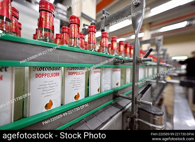 27 April 2022, Thuringia, Nordhausen: Bottles of Nordhäuser Doppelkorn are on the conveyor belt at the Nordbrand Nordhausen GmbH bottling plant