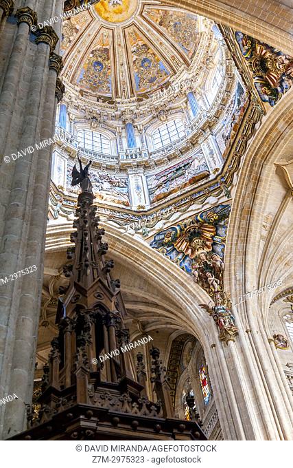 Cúpula y pilares de la Catedral Nueva de Salamanca. Ciudad Patrimonio de la Humanidad. Castilla León. España