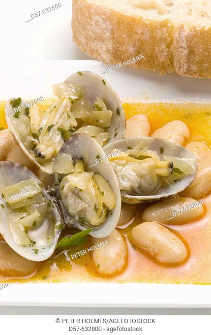 Fabes con almejas (White beans with clams)