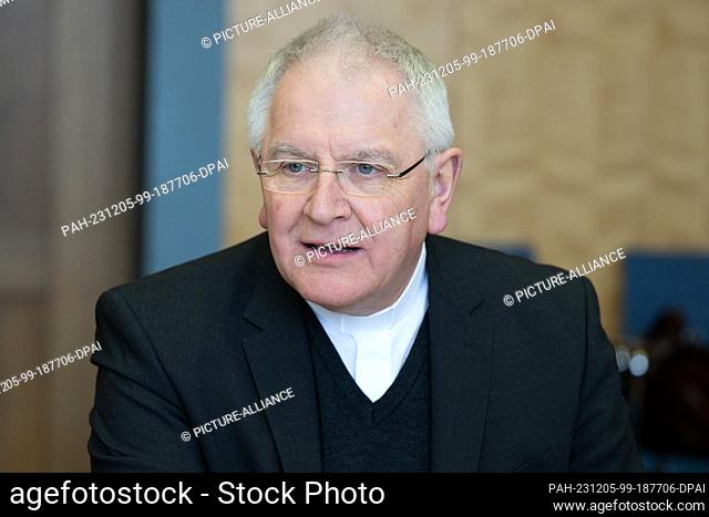 05 December 2023, Saxony, Dresden: Heinrich Timmerevers, Bishop of the Diocese of Dresden-Meißen, at a meeting in the Saxon State Chancellery