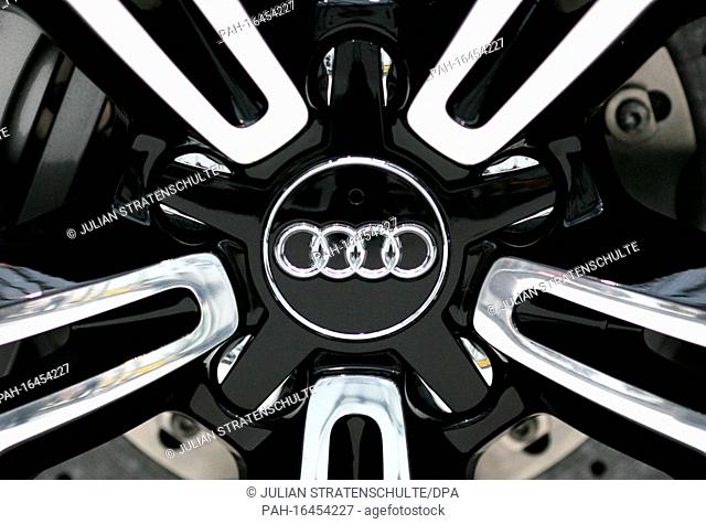 The logo of the car manufacturer Audi on a rim of an ""Audi R8 5.2 FSI quattro aluminum"", recorded on Wednesday (25.11.2009) as part of a presentation of...