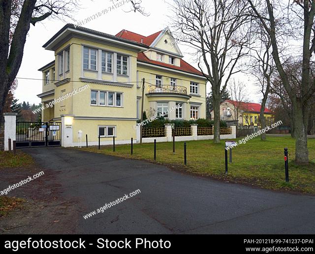 16 December 2020, Brandenburg, Ladeburg: The former Villa Büxenstein takes its name from the Royal Prussian Privy Councillor of Commerce Georg W