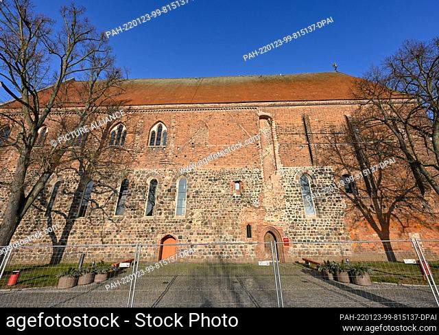 11 January 2022, Brandenburg, Angermünde: The medieval monastery church is cordoned off with a construction fence. The church is the only structure remaining...