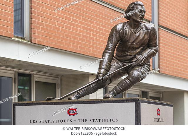 Canada, Quebec, Montreal, Bell Centre, arena of the Montreal Canadiens Hockey Team, statue of hockey legend Guy LaFleur