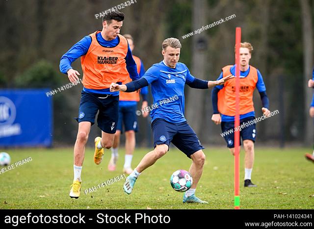 Bastian Allgeier (KSC) in a duels with Marco Thiede (KSC). GES / Football / 2. Bundesliga: Karlsruher SC - Training, 23.03.2021 Football / Soccer: 2