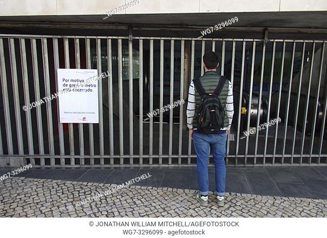 PORTUGAL Lisbon -- 17 Dec 2014 -- A sign saying the metro is closed due to a series of one day strikes by employees of the Lisbon Metro at a stop in Cais Sodre...
