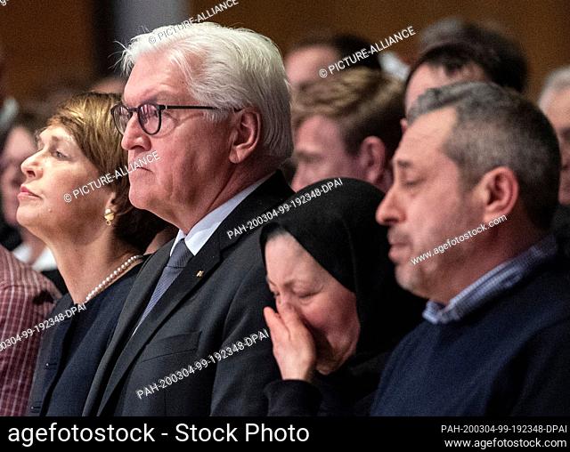 04 March 2020, Hessen, Hanau: Federal President Frank-Walter Steinmeier (2nd from left), his wife Elke Büdenbender (left) and relatives of the victims take part...