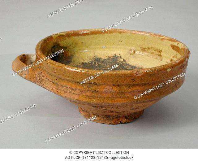 dish with one lying ear, internally yellow glazed, pop bowl bowl crockery holder soil find ceramic earthenware clay engobe glaze lead glaze
