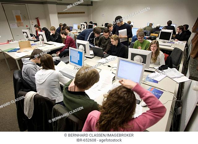 Study of information technology at the University of Hamburg. Students during a tutorial at modern computers, HAMBURG, GERMANY, 29.01.2008