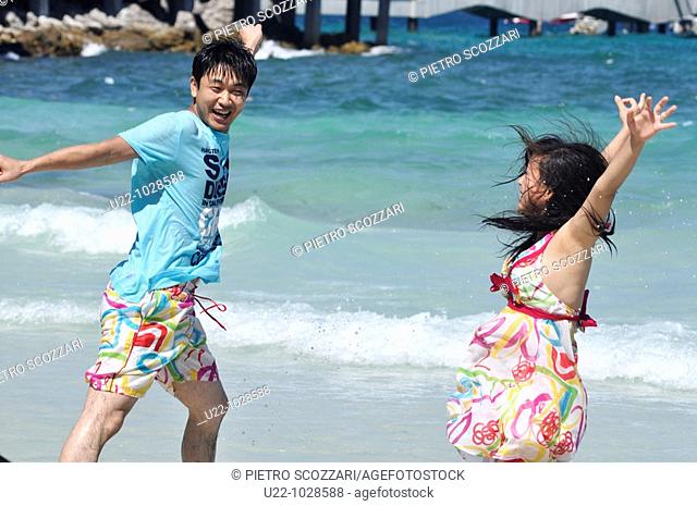Pattaya (Thailand): Asian tourists at Ta Waen beach, in Koh Larn island