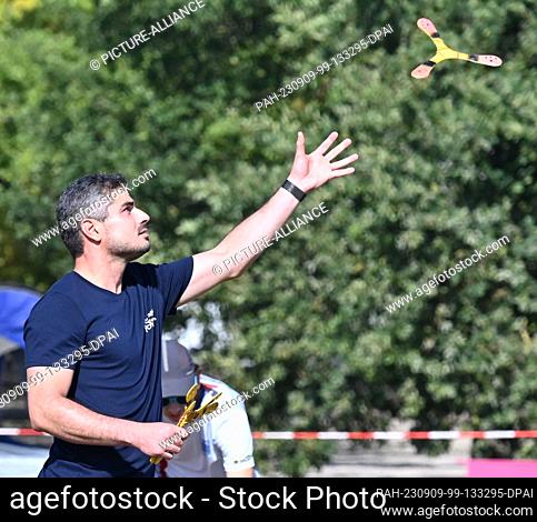 09 September 2023, Brandenburg, Potsdam: Andre Caixeta, guest thrower and reigning world champion Brazil, catches the returning boomerang at the European...