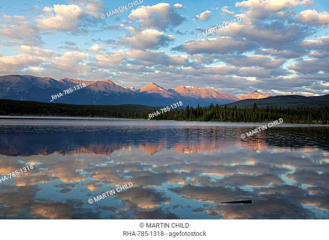 Early morning light at Pyramid Lake, Jasper National Park, UNESCO World Heritage Site, British Columbia, Rocky Mountains, Canada, North America