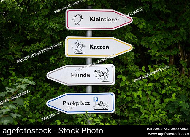 22 June 2020, Hessen, Wiesbaden: A signpost leads the visitors to the different areas of the shelter. According to information from the animal shelter in the...