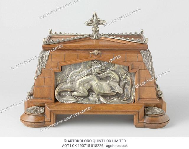 Cigar chest Cigar box, Cigar box in trapezoidal form, which is provided on four sides with silver-plated metal scenes with fanciful dragons, snakes