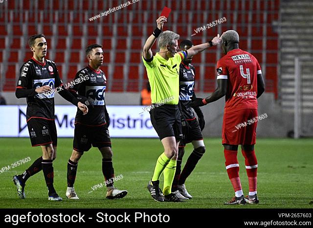 Antwerp's Abdoulaye Seck receives a red card from referee Christof Dierick during a soccer match between Royal Antwerp FC and KV Kortrijk