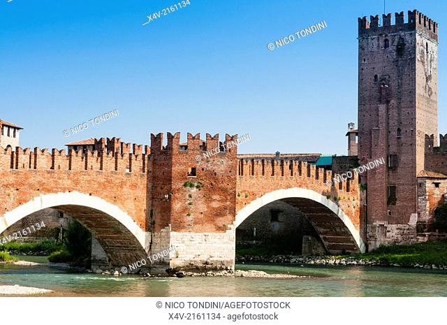 Ponte Scaligero, Bridge outside Castelvecchio fortress, Adige river, Verona, UNESCO World Heritage Site, Veneto, Italy, Europe