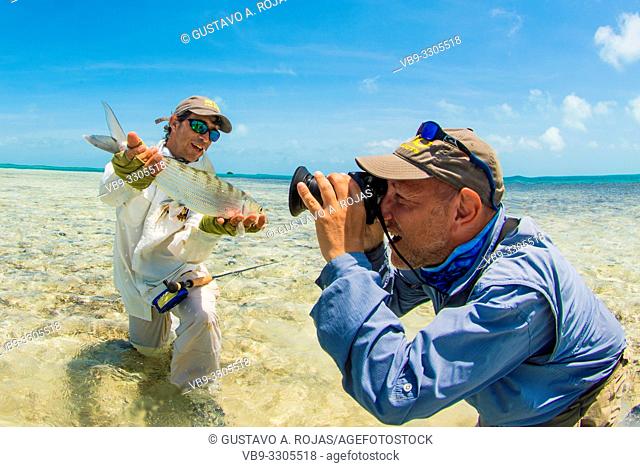 Man holding Bonefish to Fishing Photo in los Roques - venezuela