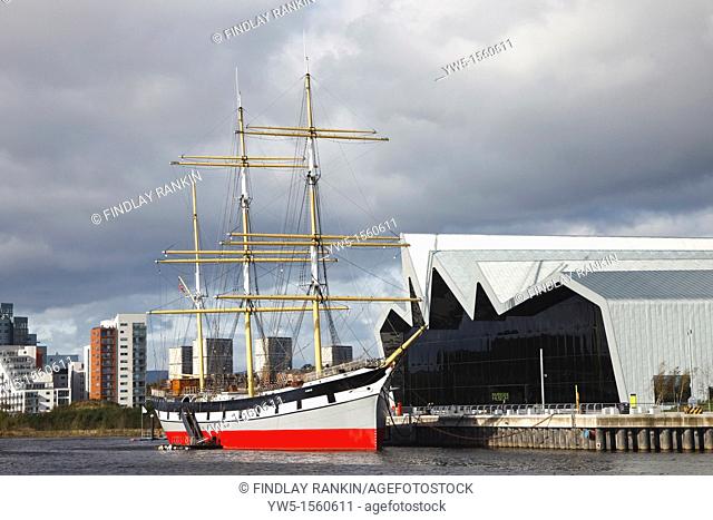 Riverside Museum, with the tall ship 'Glenlea' on the River Clyde, at Partick, Glasgow, Scotland, UK, Great Britain