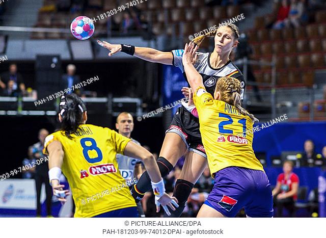 03 December 2018, France (France), Brest: Handball, women: EM, Germany - Romania preliminary round, Group D, 2nd matchday in the Brest Arena