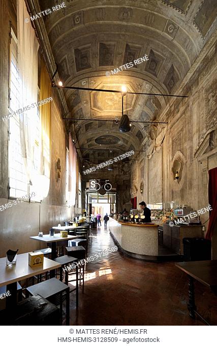 Italy, Emilia Romagna, Bologna, Le Stanze, bar restaurant housed in the former private chapel of the 16th century Palazzo Bentivoglio