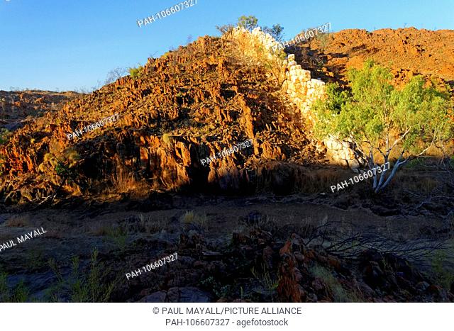 China Wall, a sub vertical quartz vein protruding from the ground, Halls Creek, Kimberley, Northwest Australia | usage worldwide