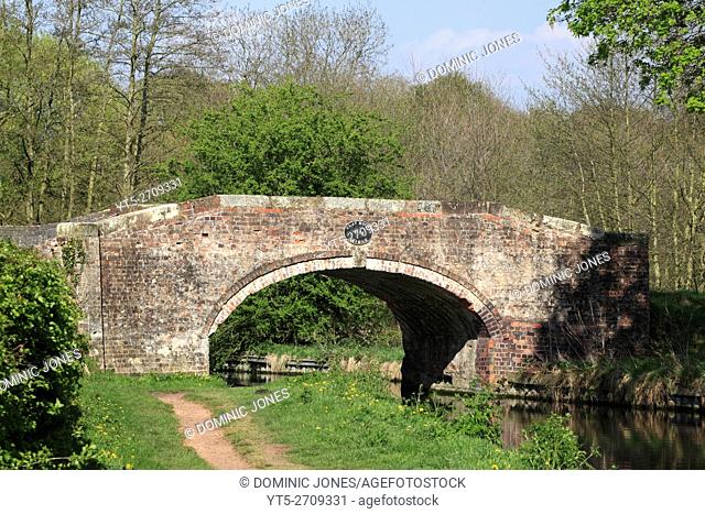 Brick foot bridge over the Staffordshire and Worcestershire Canal, Cookley, Worcestershire, England, Europe