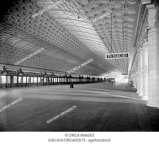 Concourse, Union Station, Washington DC, USA, National Photo Company, 1921